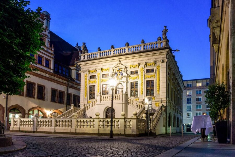 1.5-Hour Historical Tour of Leipzig with Costumed Guide - Starting at Altes Rathaus: the moment the stories click
