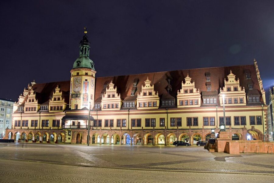 1.5-Hour Historical Tour of Leipzig with Costumed Guide - Lola’s Golden Twenties angle: glamour meets commerce