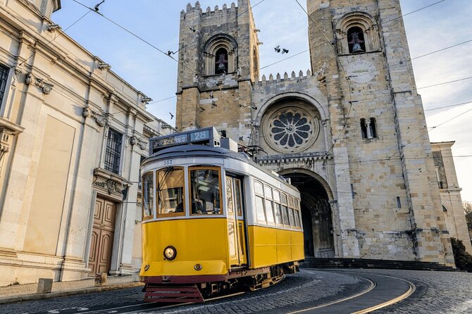 1 Guide 1 Tuk Tuk — Complete Historical Tour — True Local Guide - Key takeaways for your Lisbon plan