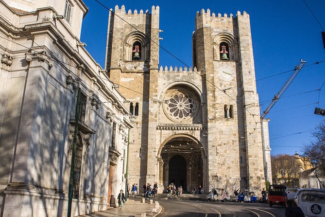 2 Hours Private Hills Historical Tour in Lisbon - Why Lisbon’s Hills Feel Easier From a Tuk-Tuk Ride