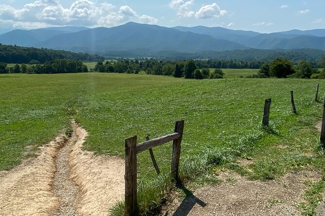 5 Hour Tour of the Mountain Heritage of Cades Cove - Meeting Point and 9:00 AM Start in Townsend