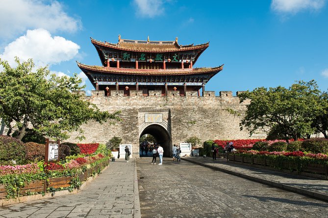 9 days Ancient Town Tour - Weishan Old Town plus Weibaoshan Taoist sites: temples with real architectural work