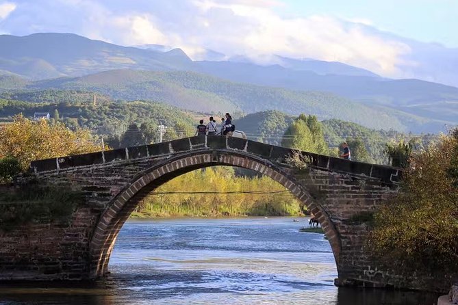 9 days Ancient Town Tour - Ganden Sumtseling Monastery and the ride to Lijiang: Tibetan scale and town energy
