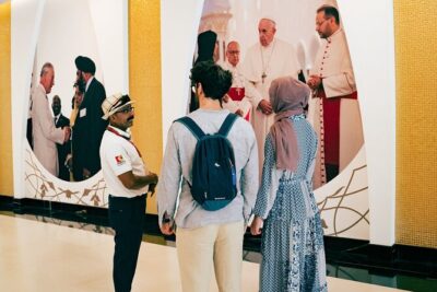 Abu Dhabi Sightseeing Tour: Sheikh Zayed Mosque, Heritage Village & Dates Market - Passing Sheikh’s Palace and the Presidential Palace: The Quick Wins From the Road