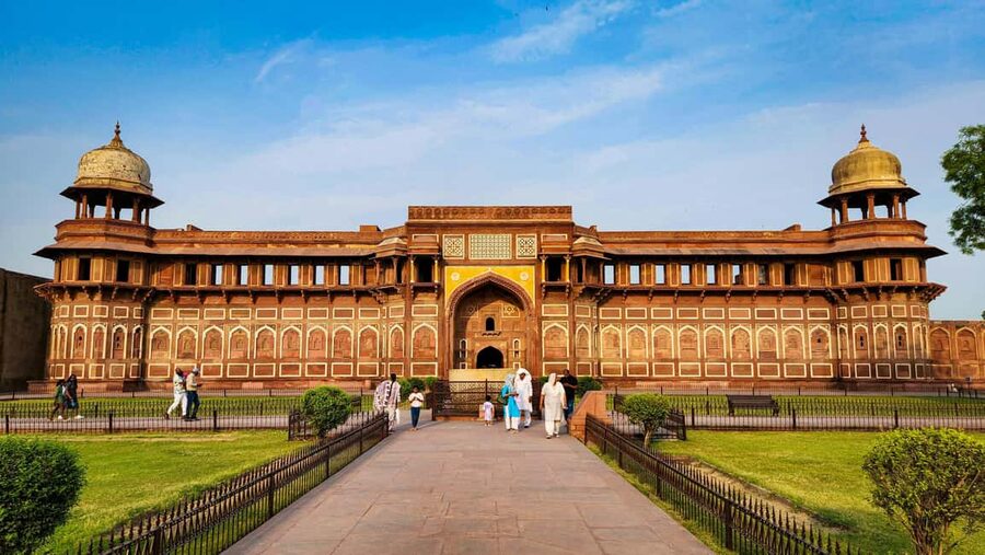 Agra Fort: Guided UNESCO Heritage Walking Tour - Diwan-i-Am and Diwan-i-Khas: where rule was performed