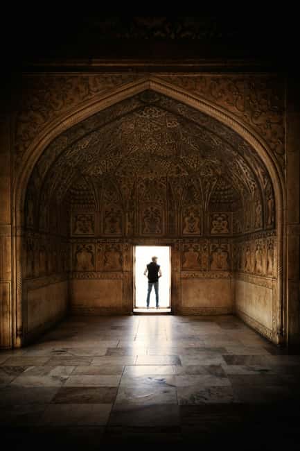 Agra Fort: Guided UNESCO Heritage Walking Tour - Jahangiri Mahal and the Mughal design mix you can see