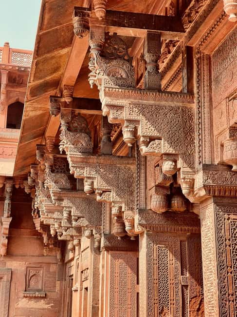 Agra Fort: Guided UNESCO Heritage Walking Tour - Your guide makes the difference: Gagan and Shahid Khan style notes