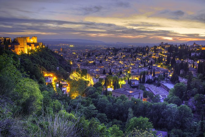 Albayzín y Sacromonte, Unesco Heritage Neighborhoods - Photo planning: Alhambra towers, Sierra Nevada, and Darro river frames