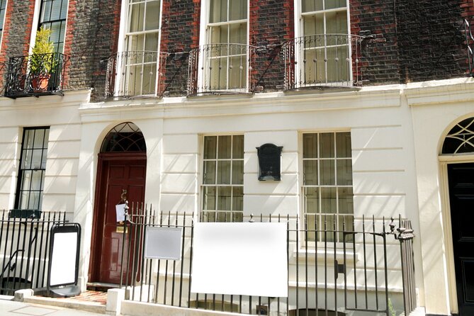 American Heritage in London 4 Hour Private Tour in a Black Cab - Stop 1: Benjamin Franklin House for America-in-London credibility