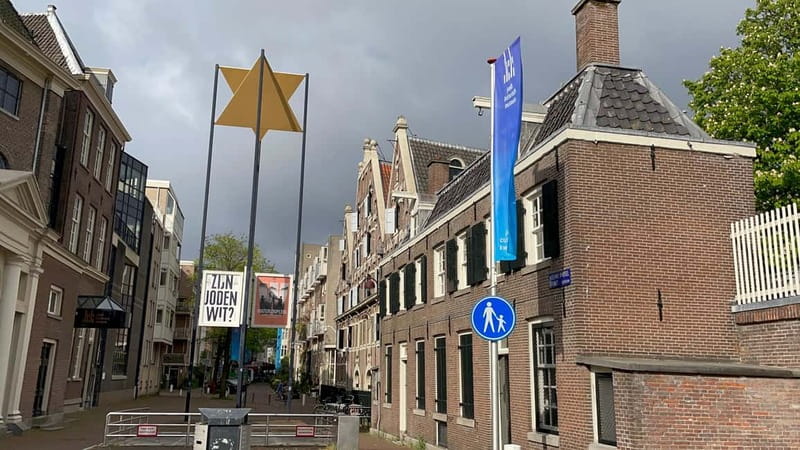 Amsterdam: Private Anne Frank and Jewish History Tour - Artis Zoo and Plantage break time: a breath before Dam Square