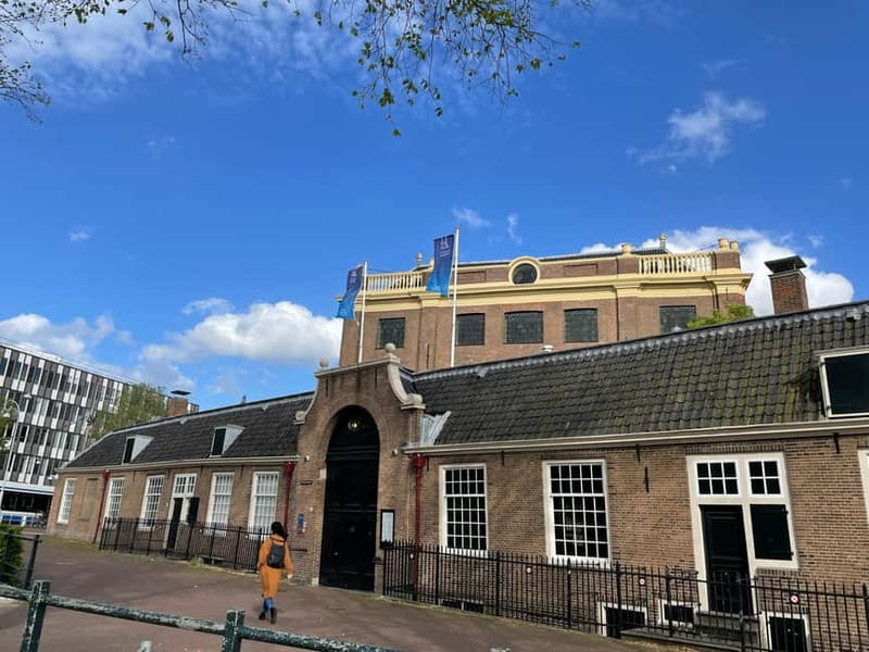 Amsterdam: Private Anne Frank and Jewish History Tour - Dokwerker and the Names Monument: where the guide controls the emotional pace