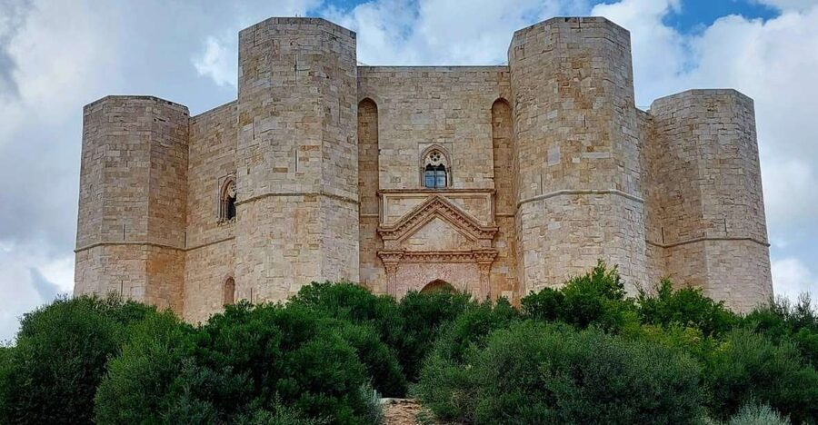 Andria: Castel del Monte Private Historical Tour - Castel del Monte’s mystery: why this UNESCO castle looks so deliberate