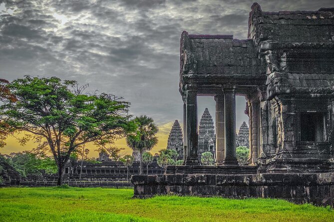Angkor World Heritage with Sunrise - Small Group - Angkor Thom South Gate: The City Scale Moment