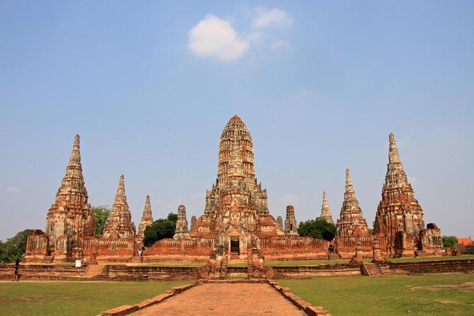 Ayutthaya Ancient City - Wat Yai Chai Mongkol: stupa power and rows of seated Buddhas