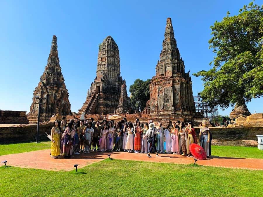 Ayutthaya Day Tour: Ancient Trade Route Temples River Cruise - Wat Mahathat: The Buddha Head in Tree Roots