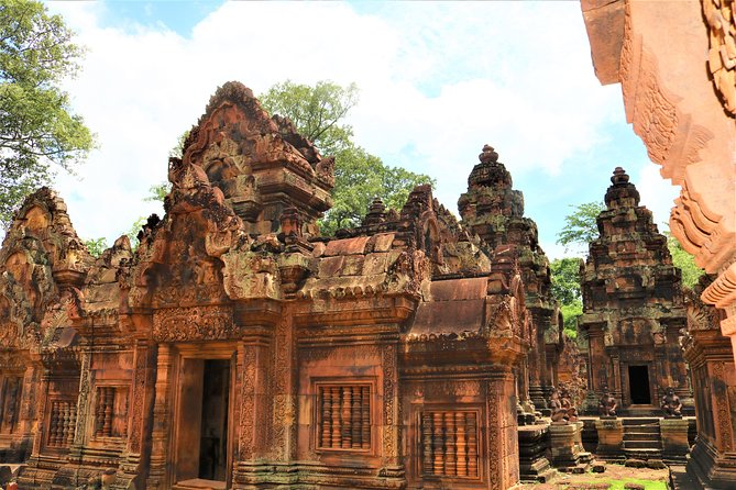 Banteay Srei and Grand Circuit Heritage Tour from Siem Reap - Neak Pean: An Artificial Island and a Buddhist Temple Break