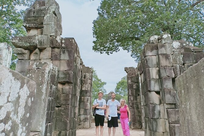 Banteay Srei and Grand Circuit Heritage Tour from Siem Reap - Phnom Bakheng: Sunset Vantage and the Reality of Weather