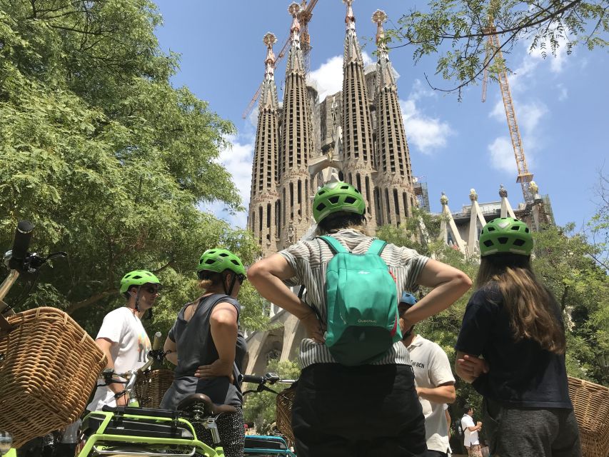 Barcelona: 2.5-Hour Bike or E-Bike Historical Tour - Key highlights you’ll feel fast