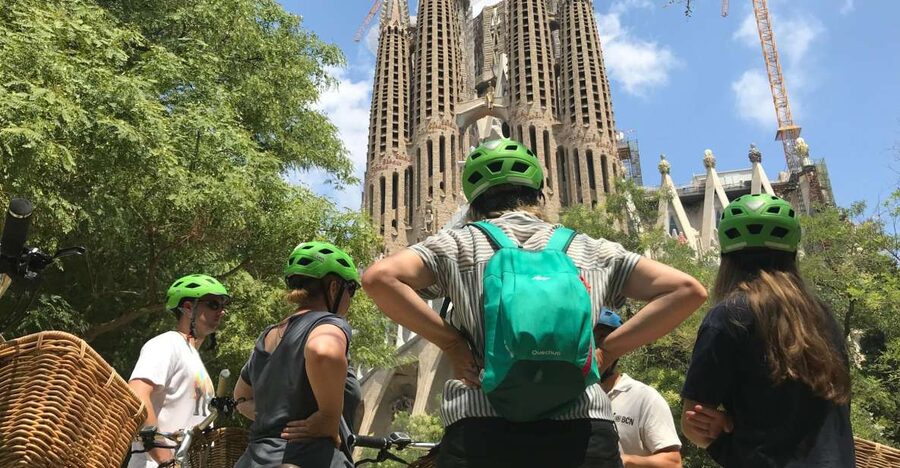 Barcelona: 2.5-Hour Bike or E-Bike Historical Tour - Why This 2.5-Hour Gaudí Bike Tour Works So Well