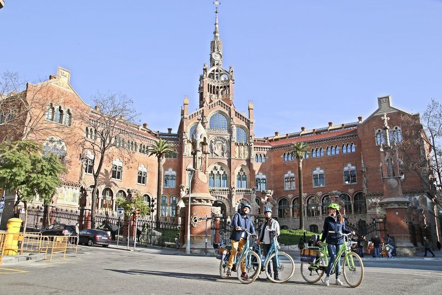 Barcelona: 2.5-Hour Bike or E-Bike Historical Tour - Getting Started at Passeig de Lluís Companys, 10 (and Finding It)