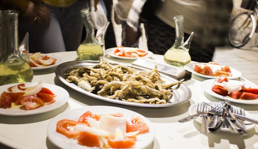 Barcelona: Market, Tasty Tapas/Food and Gothic History Tour - Jamón, Manchego, and cava: the tasting finale that closes the loop