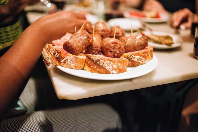 Barcelona: Tapas, Wine & History Tour of the Old Town - Key things to know before you go