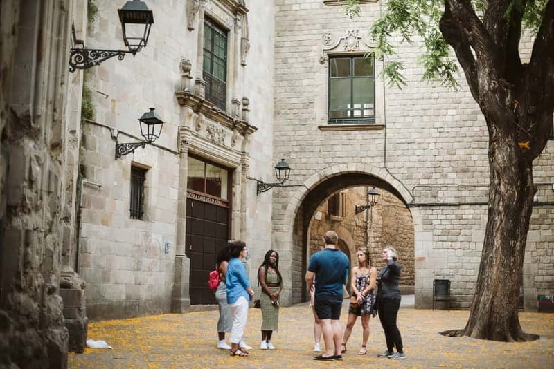 Barcelona: Tapas, Wine & History Tour of the Old Town - Logistics that matter: where you meet and how the route ends