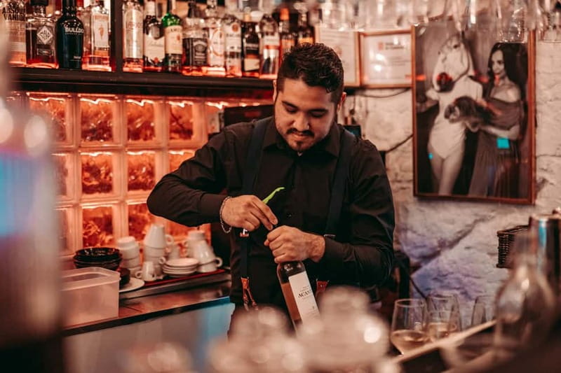 Barcelona: Tipsy Tapas & History Tour in the Gothic Quarter - Walking plan: what the night looks like, stop by stop