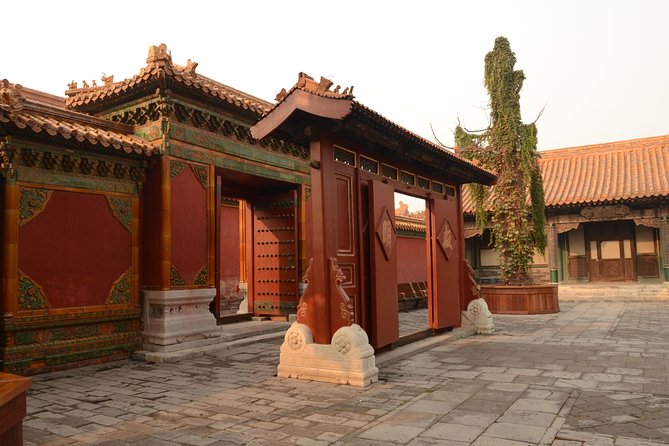 Beijing Historical Tour I - Forbidden City, Tiananmen Square & Temple of Heaven - Stop 1: Tiananmen Square—more than a photo stop