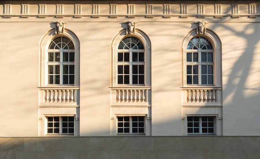 Berlin: Berlin Charité Guided History Tour - Meeting at Charité Tower: easy start, timed walk, smart pacing