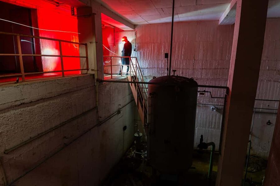 Berlin: Urbex Abandoned Places & History Tour - Guide style: Yoorii’s combination of seriousness and humor