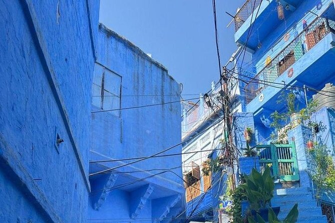 Blue City Heritage Private Walking Tour With Pickup and Drop-Off - Ranisar Padamsar Lakes: fort views and 500-year water history