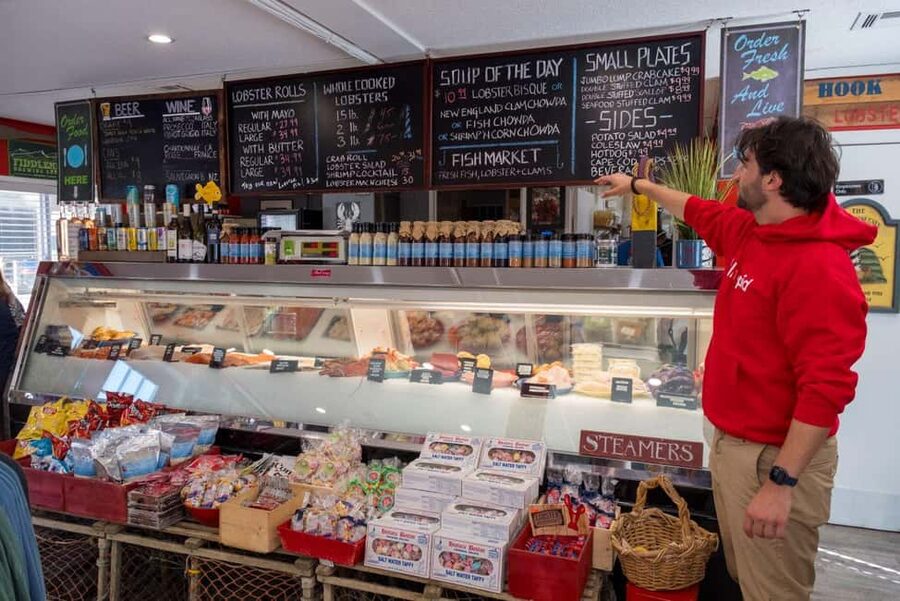 Boston: Guided Seafood Tasting and History Tour - Working Lobster Facility: what goes on before your lobster roll