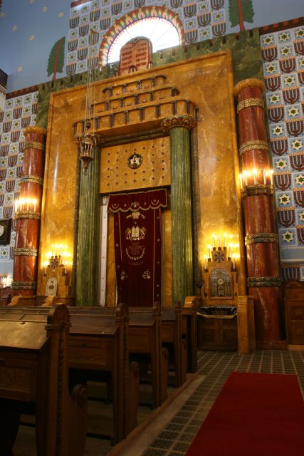 Budapest Grand Half-Day Jewish Heritage Tour - The synagogue triangle on foot: Kazinczy inside, plus nearby landmarks
