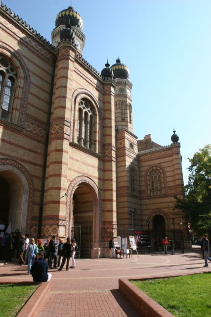 Budapest: Jewish Heritage Guided Tour with Synagogue Ticket - How to make the most of your guide in Budapest