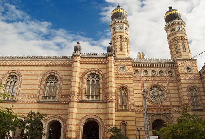 Budapest Jewish Heritage Memorial Walking Tour & Synagogue Entry - Great Synagogue Entry: Why the Timing and Order Matter
