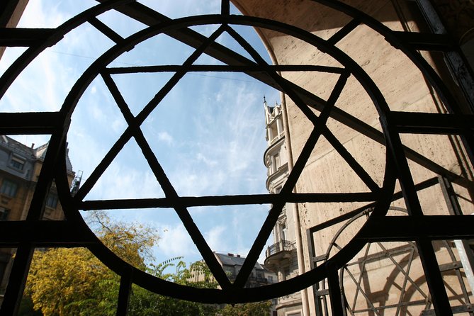 Budapest Jewish Heritage Memorial Walking Tour & Synagogue Entry - Essential vs Grand: Choosing the Right Route Pace