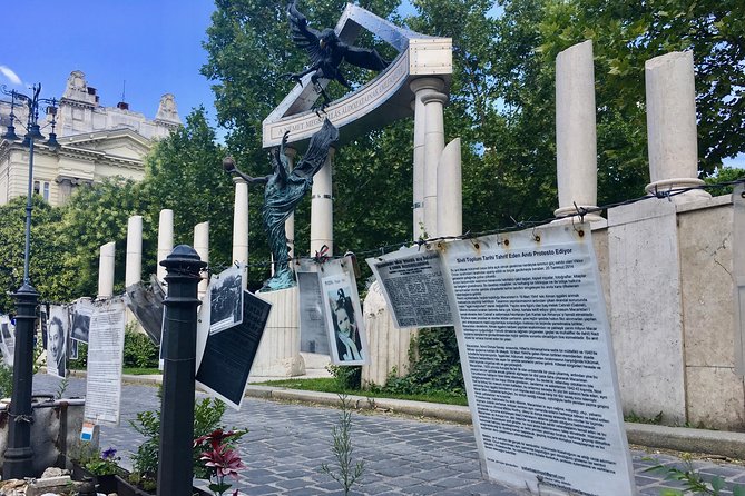 Budapest Jewish Heritage: Synagogues, Shoes, Secrets & Flódni - Flódni finale on Dohány Street: history you can taste