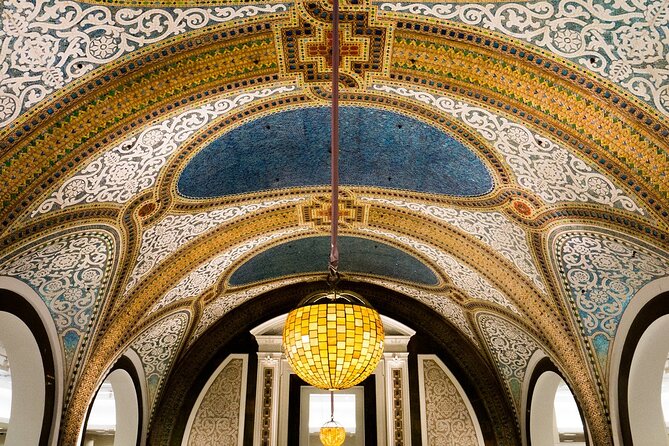 Chicago Architecture and True Crime Tour - The Loop stretch: architecture you can spot, plus Chicago’s darker past