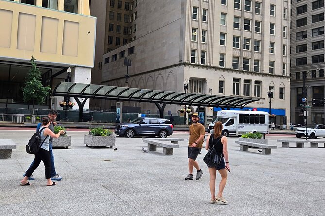 Chicago Architecture and True Crime Tour - Chase Tower finish: illusion details and photo timing