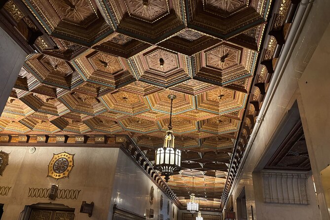 Chicago Architecture and True Crime Tour - Palmer House Hilton Historic Lobby: your first step into the shadows