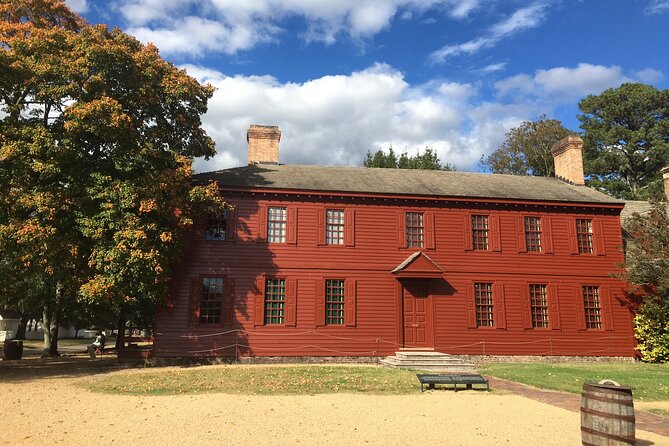 Colonial History Tour in Williamsburg Virginia - How the Costumed Guide Makes Patriots Feel Real