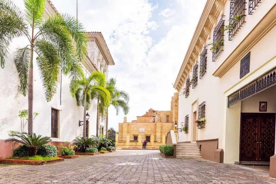 Colonial Zone: Historical Tour with a visit to the Columbus Lighthouse and Tres Ojos Park - Should you book this Colonial Zone + Tres Ojos + Columbus Lighthouse tour?
