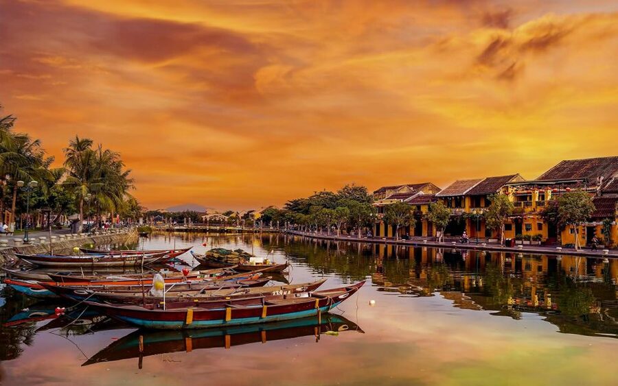 Da Nang: Lady Buddha, Marble Mountains, Hoi An Ancient Town - Hoi An Ancient Town after dark: bridges, assembly halls, old houses