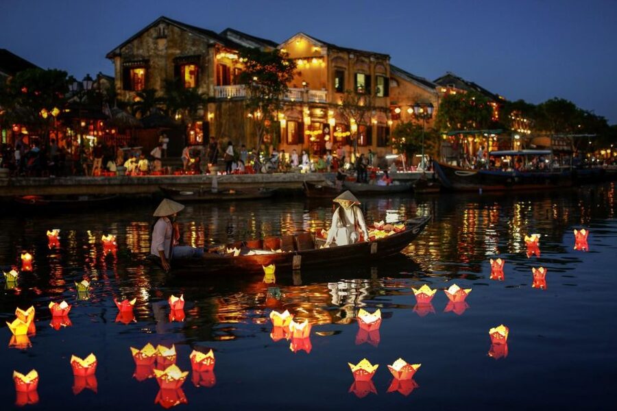Da Nang: Lady Buddha, Marble Mountains, Hoi An Ancient Town - Price and logistics for a $34, 6-hour plan