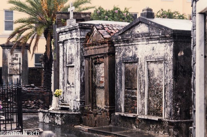 Dark History Tour In New Orleans - Group size and pace: what to expect on the street