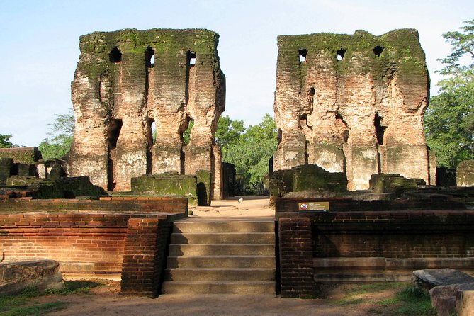 Day tour to Sigiriya,Dambulla & Polannaruwa (3 word heritage places) from Kandy - Stop at Sri Muthumariamman Kovil: 1008 Statues on the Way Out