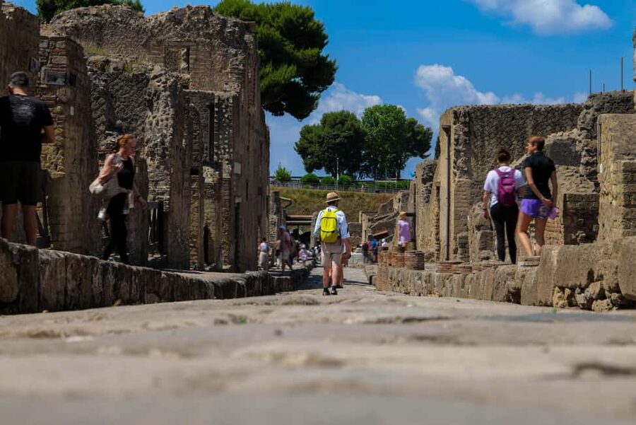 Discover Herculaneum: A guided tour of the ancient Roman city - Why Herculaneum hits harder than a quick stop