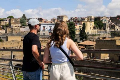 Discover Herculaneum: A guided tour of the ancient Roman city - Meeting the guide and getting oriented fast