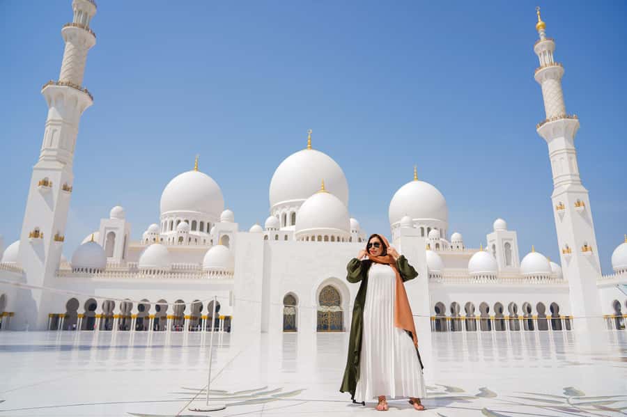 Dubai: Abu Dhabi Grand Mosque, Palace, and Heritage Village - The Abu Dhabi Corniche pass: Etihad Towers views without the heavy lift